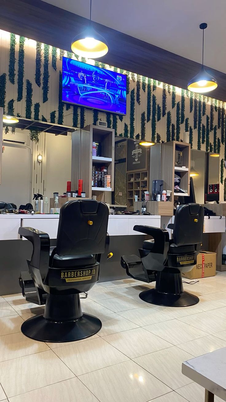 Rambut Sehat, Hati Senang: Patience Barber Shop di Cilacap